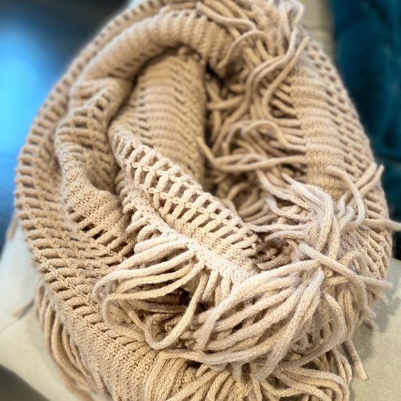 B.P. Infinity scarf color dusty mauve with tassels - Picture 3 of 6